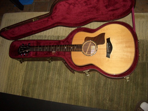 Taylor GT 811e Grand Theater Acoustic Electric guitar - excellent condition