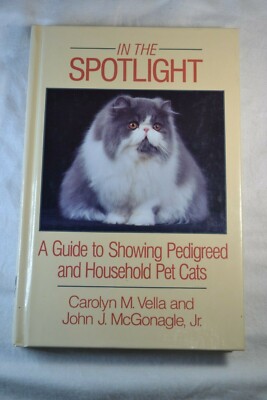 In the Spotlight (A Guide to Showing Pedigreed and Hou... by VELLA/JOHN Hardback