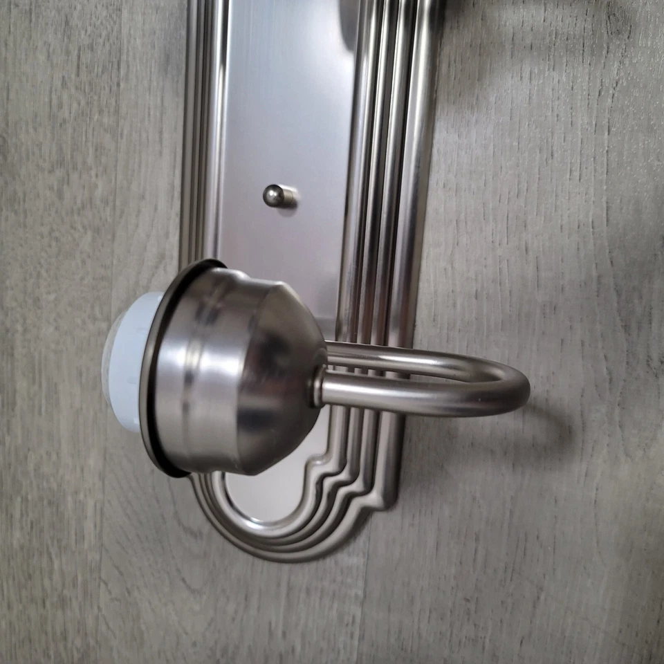 Arandela ascendente Sunset Lighting 4 luzes 30" F3564-53 caixa aberta pequenas falhas - Imagem 3 de 4