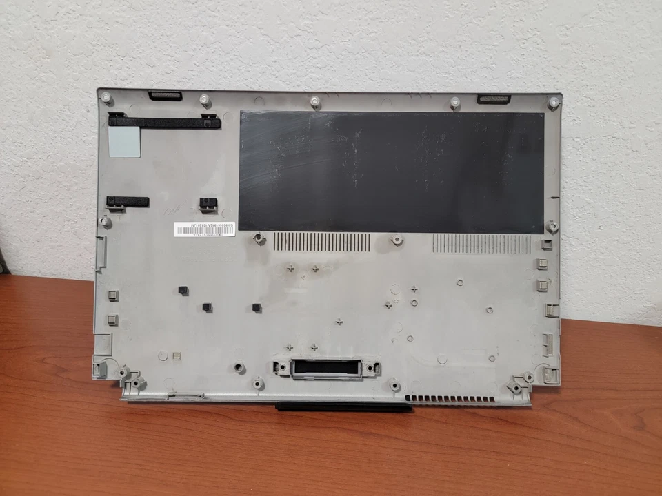 Funda inferior para portátil OEM TOSHIBA Tecra serie Z50-A 15,6" (GM903661912A-A) Foto 3 de 4