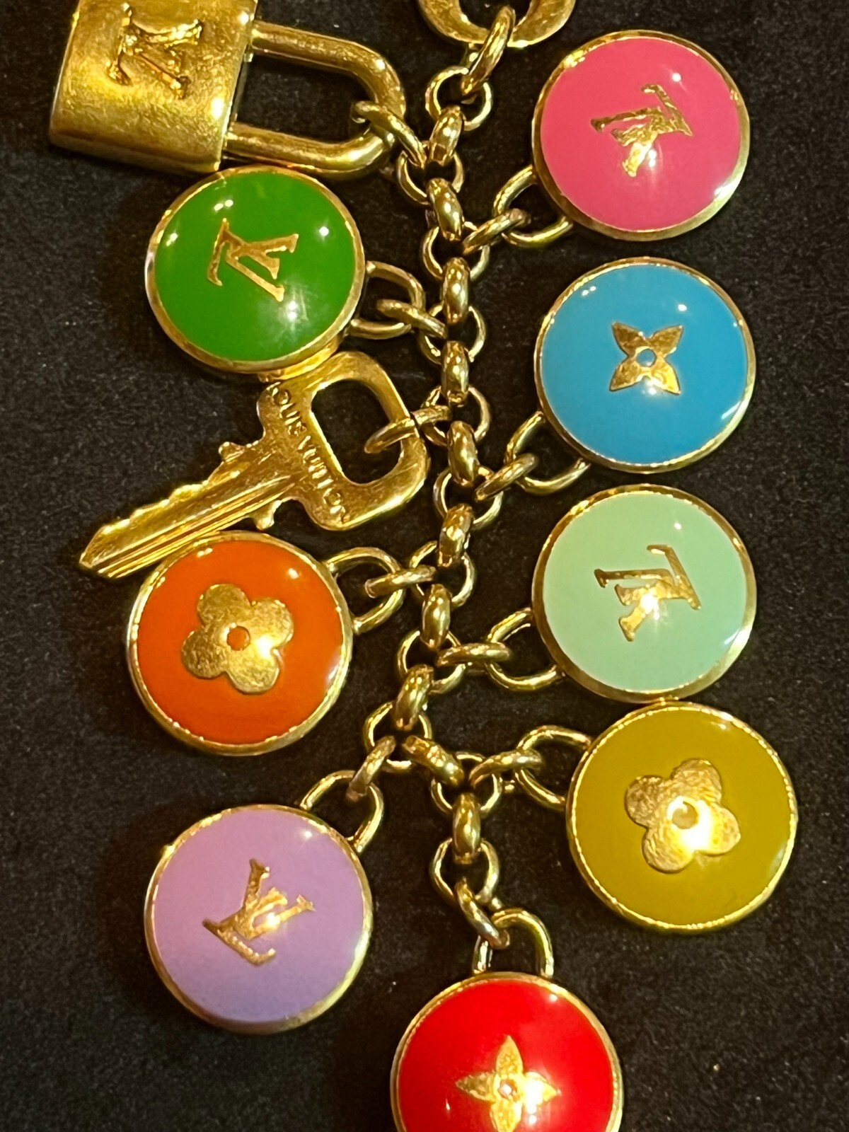 LOUIS VUITTON Bag charm Key ring chain holder LV AUTH Porte Cre