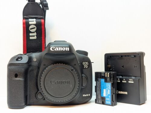 Canon EOS 7D Mark II Digital SLR Camera Body - Excellent Condition !!