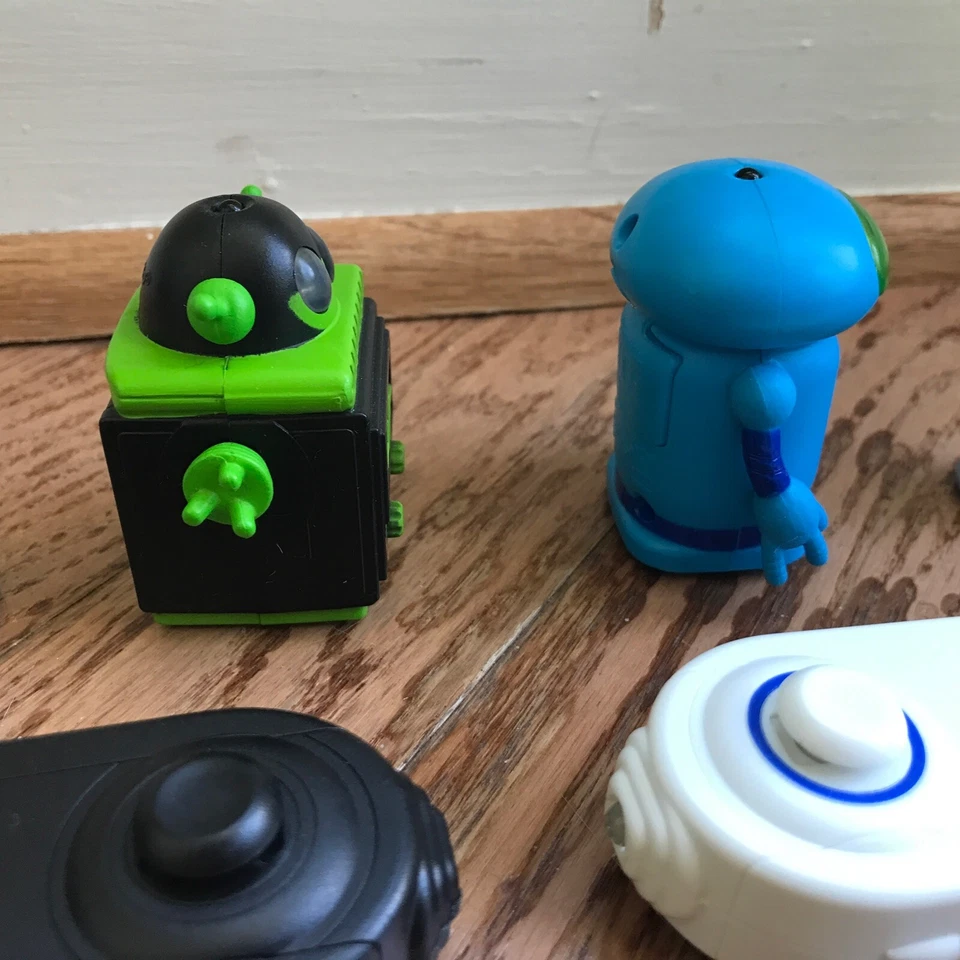 World of Zibits Lote de 2 Robots, Mandos a Distancia, Pistas, Plataformas, Elevadores, Piezas Usado en Excelente Condición Foto 3 de 4