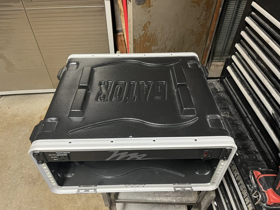 Gator Cases4U Rack Case GR-4L with Middle Atlantic PD-915R Rackmount Power Dist. - Image 2 of 4