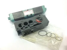 Numatics 153SS515M000061 Solenoid Valve 24VDC 0.25A with Manifold