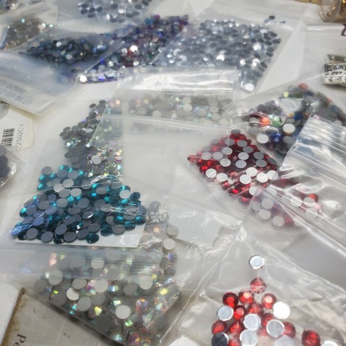 5lbs Jewelry Making Lot Glass + Stone Beads, Crystals, Bead Strands, Charms, Etc - Picture 17 of 23