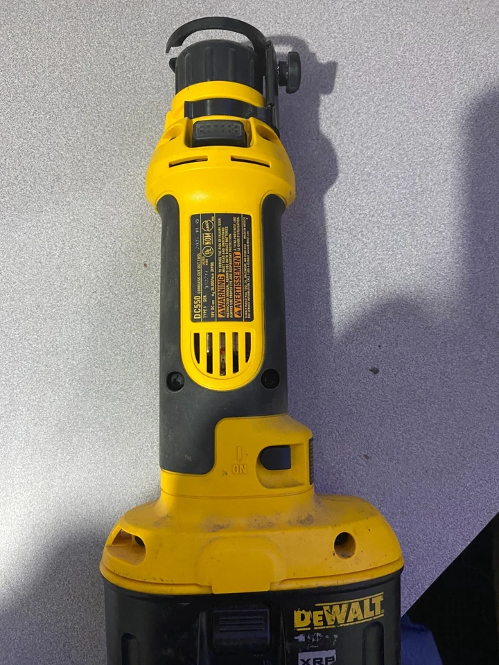 Dewalt DC550 18V Heavy Duty Cordless Cut Out Tool Great Condition TESTED WORKS - Image 2 of 4