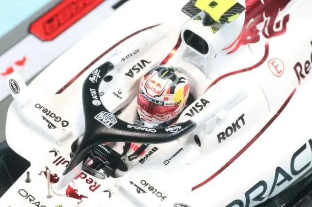 S9595 Spark 1 43 RB21 Oracle Red Bull Racing Japan Japanese GP