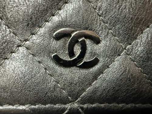 Cartera clásica Chanel con cadena con herrajes iridiscentes WOC - Imagen 8 de 12
