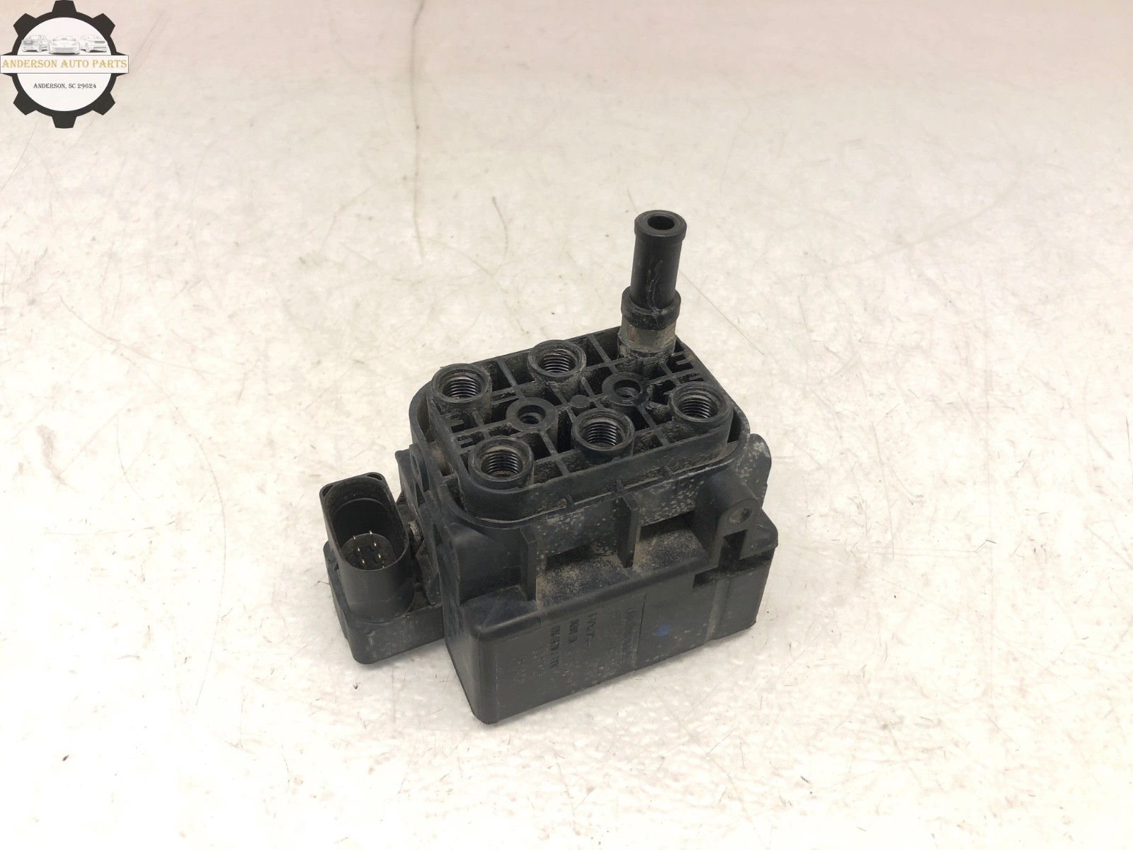 2017-2020 MASERATI LEVANTE AWD AIR SUSPENSION VALVE BLOCK SOLENOID MODULE OEM