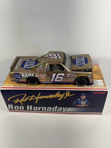 1/24 nascar diecast, Ron Hornaday #16, NAPA Gold Truck, 1997, Action - Picture 2 of 4