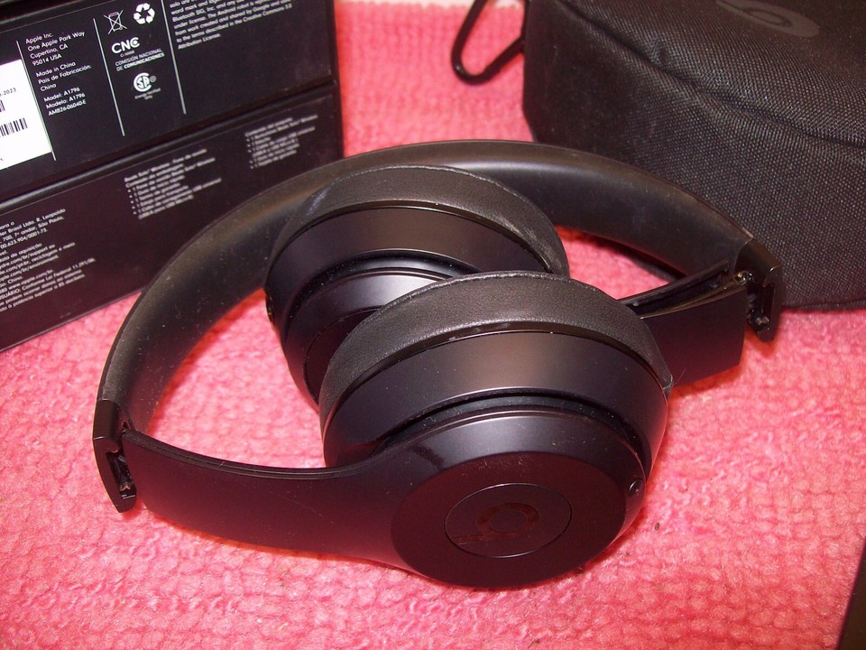 Beats by Dr. Dre Beats Solo3 Wireless OnEar Headphones Black, AS IS