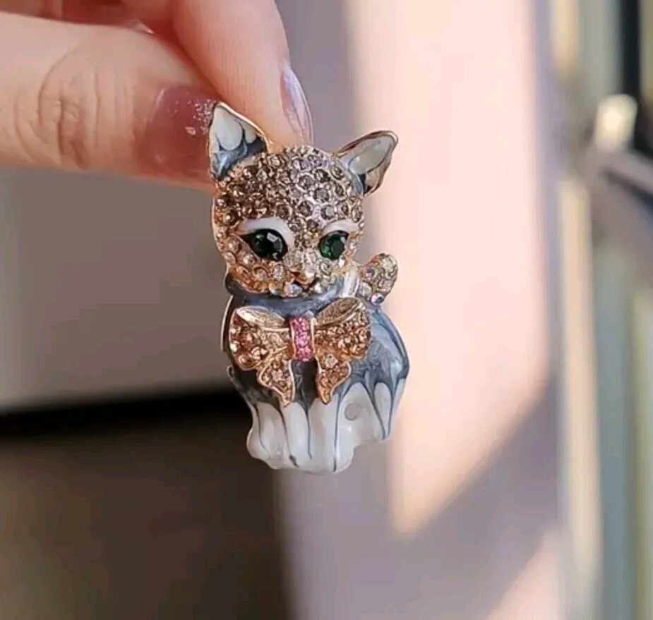 Cat Brooch Pin Gold-Tone Fashion Jewelry Gift 1.8 Inch Free Fast Shipping