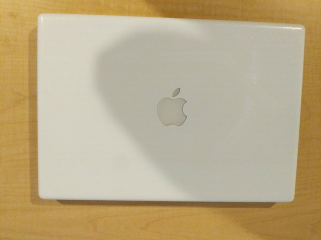 Apple MacBook 13.3" Laptop - MA700LL/A (November, 2006) 2Ghz Core Duo 2GB RAM
