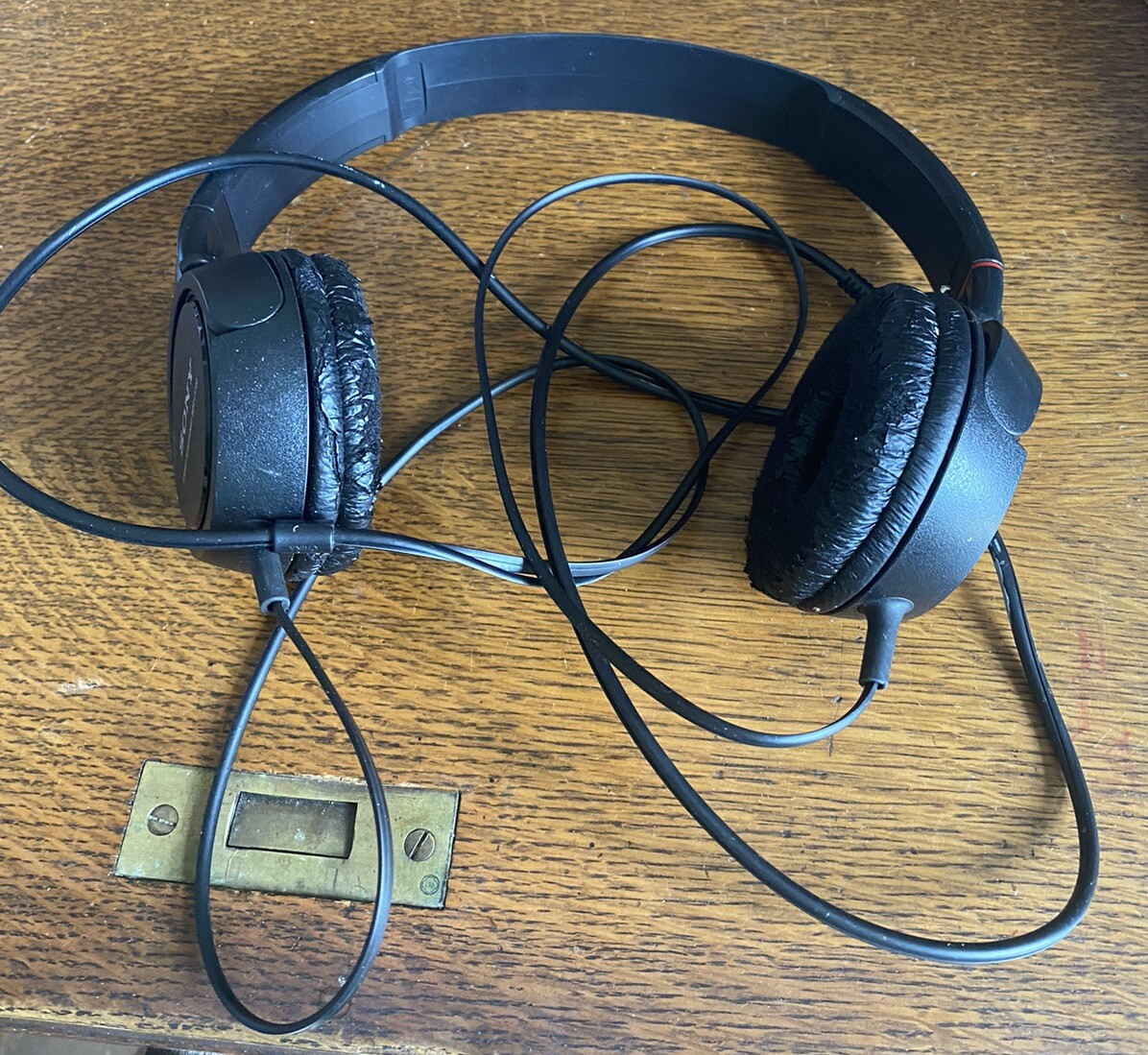 SONY ZX MDR-ZX100 SERIES WIRED ON-EAR HEADPHONES BLACK used SONY ZX MDR-ZX100 SERIES WIRED ON-EAR HEADPHONES BLACK used