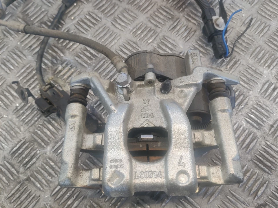 TOYOTA YARIS CROSS BRAKE CALIPER REAR LEFT NSR L99521 1.5L AUTO HYBRID 2023 - Image 3 of 4