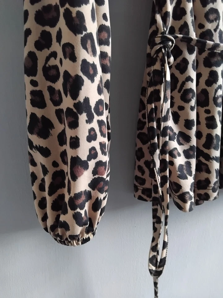 Oasis beige animal print long sleeve wrap style top belt stretch  size 18 new - Image 3 of 4