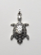Pendentif Tortue métal argenté - hauteur totale  4 cm - largeur 2,5   cm