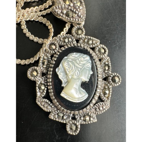 925 STERLING SILVER MOTHER OF PEARL AND OMYX CAMEO PENDANT NECKLACE SKY