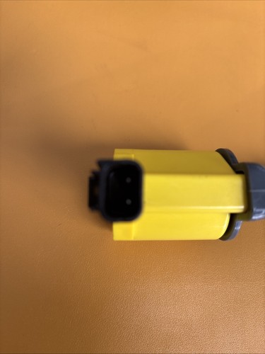 Yellow Lgniton Coil 1999 2004 Lincoln Navigator (Open Box ) - Picture 5 of 5