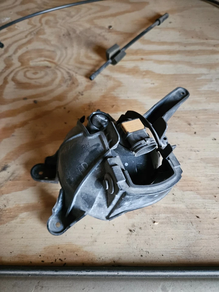 Conjunto de luces antiniebla - TYC 19-5991-00 regular para Chevrolet Cruze 11-14 Foto 2 de 4