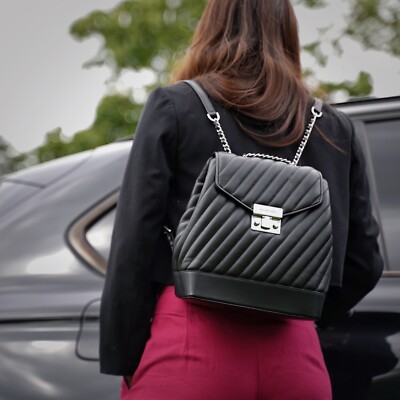 MICHAEL KORS ブラックバックパック 16559542_32352059_600.jpg