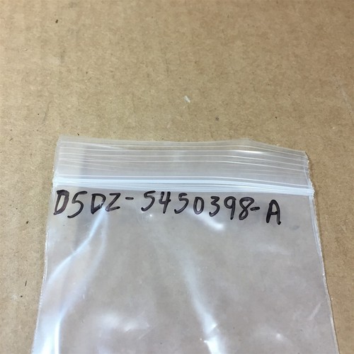 NOS FORD D5DZ-5450398-A 75 76 77 MAVERICK 4 DOOR ROOF PILLAR EMBLEM NAMEPLATE - Foto 3 di 3