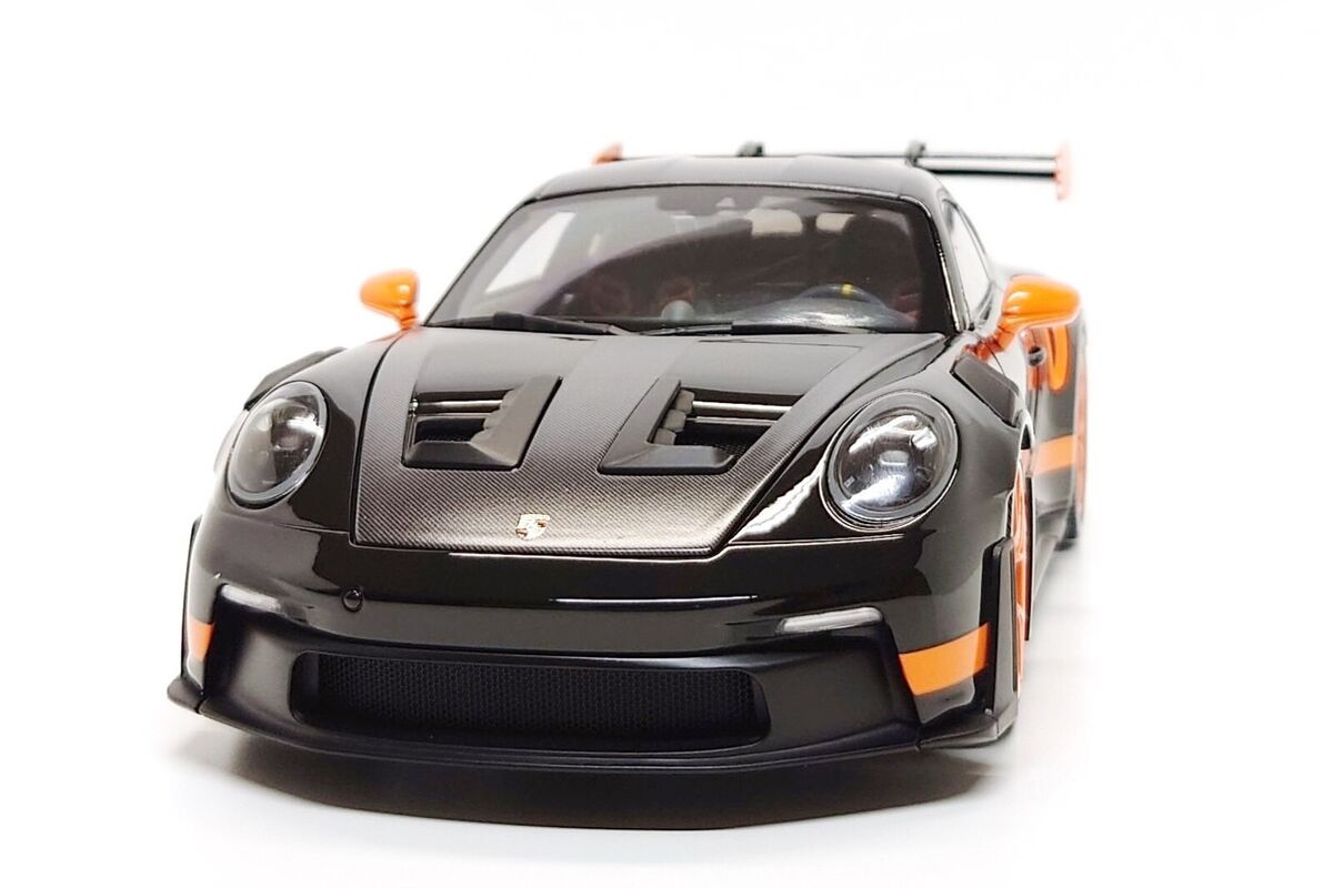 Minichamps 1:18 Porsche 911 GT3 RS (992) in Black / Orange Minichamps 1:18 Porsche 911 GT3 RS (992) in Black / Orange