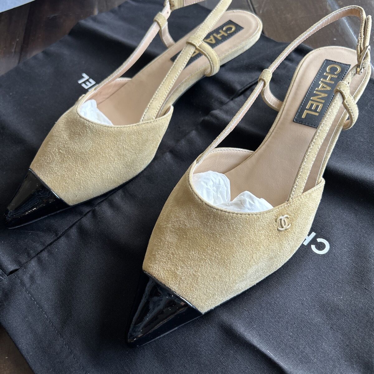 Chanel FW22-23 Beige And Black Slingback Kitten Heels Chanel FW22-23 Beige And Black Slingback Kitten Heels