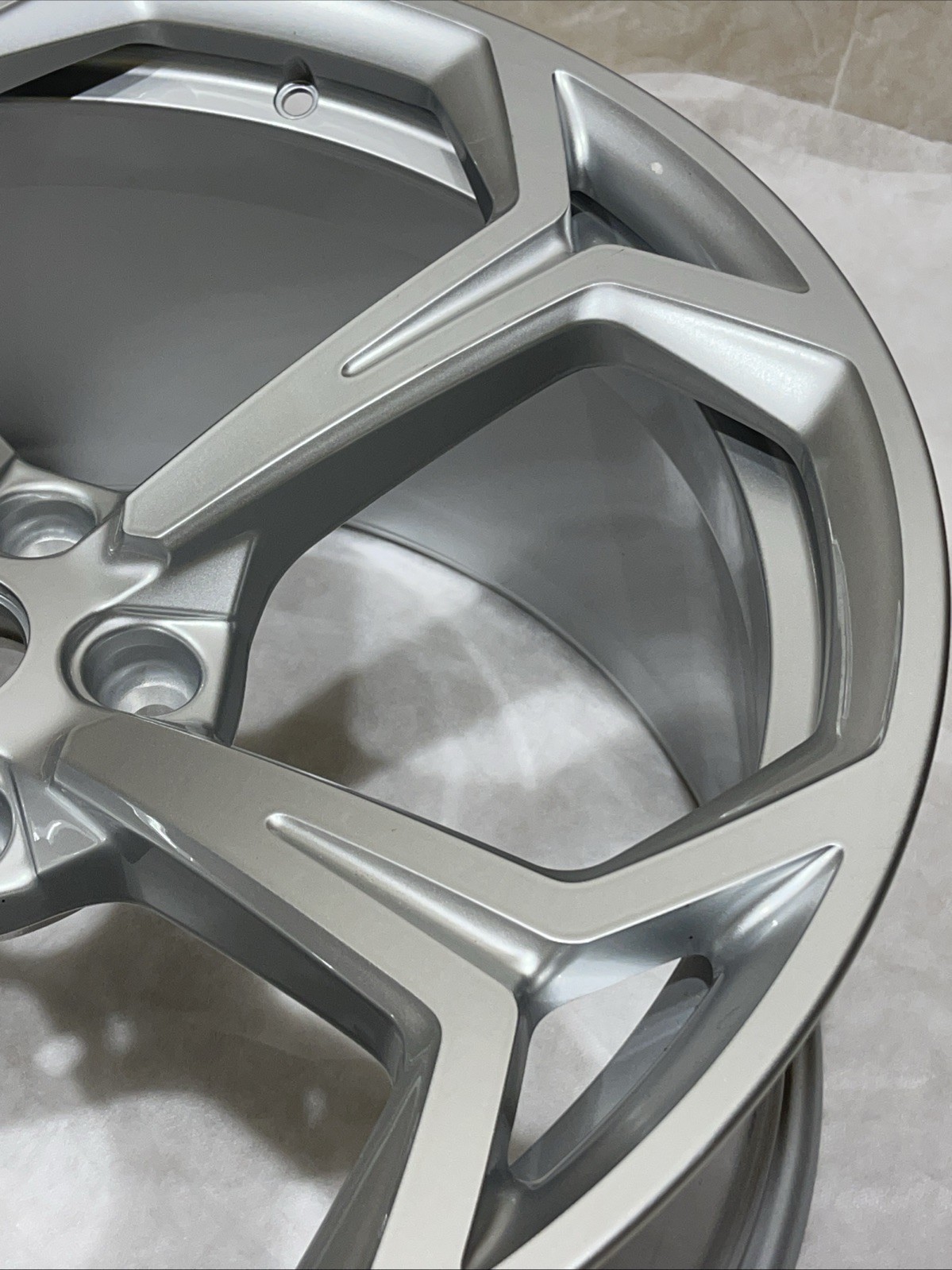 2019-2022 OEM Lamborghini Urus 22" Rim Wheel Silver Alloy 4ML601025K, New