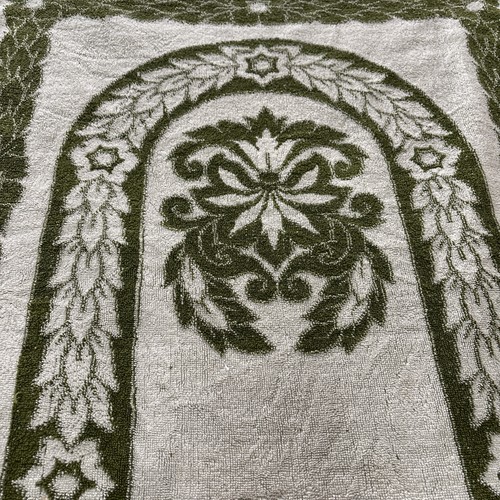 Vintage 70s Fieldcrest Bath Towel Avocado Green 47 x 25.5 Fringe Retro Sculpted - Picture 9 of 12