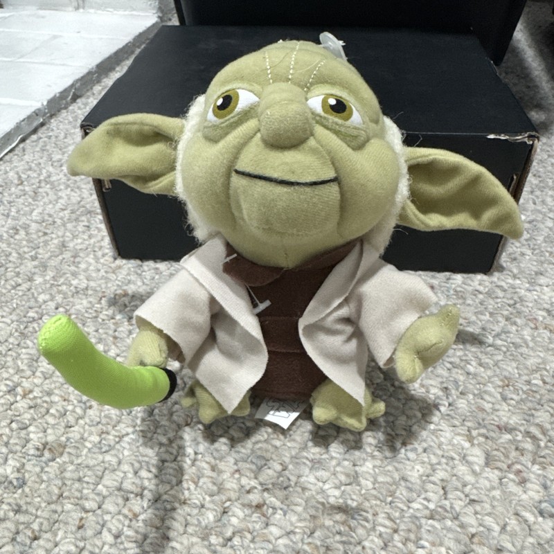 7" Lucasfilm STAR WARS Yoda Plush Doll with Light Saber