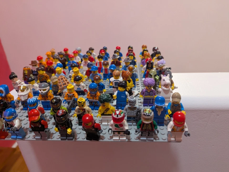 Lote de 80 minifiguras Lego - Vintage años 80 90 2010 mezcla con accesorios Foto 2 de 4