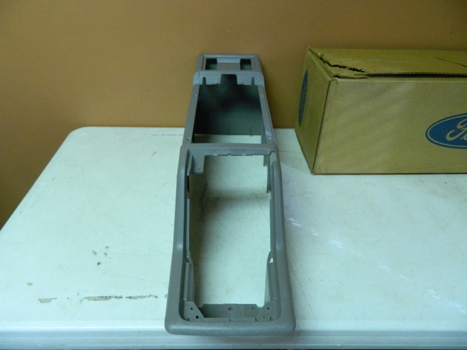 Nuevo OEM 1995-2001 Ford Explorer Mercury Mountaineer panel central consola Asy Foto 2 de 4