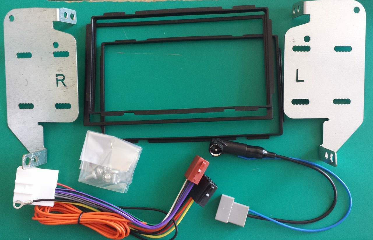 Kit Montaggio Autoradio Nissan Juke 2010-2014 Mascherina 2 DIN + Cavi ISO