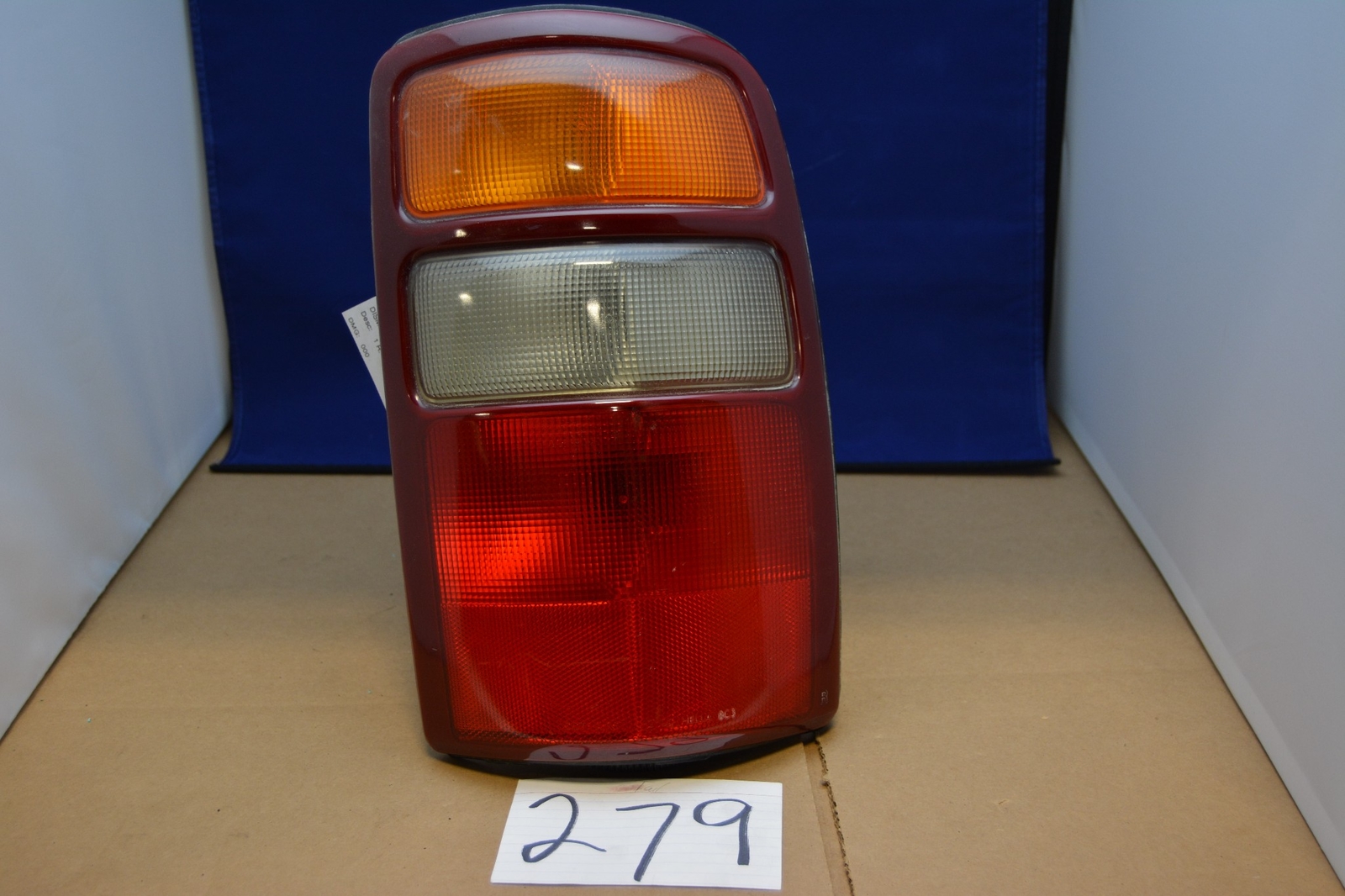 00 01 02 03 Chevrolet Suburban PASSENGER Side tail light Used rear Lamp #279