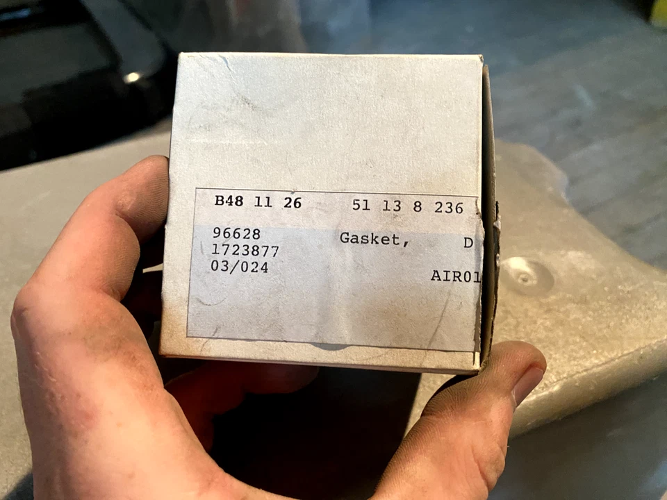 1999-2003 BMW 525i, 528i, 540i, Gasket Trunk Lid Molding Strip OEM 51138236983 - Image 2 of 4