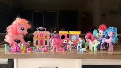 Large My Little Pony play set ponies train house and more RARE