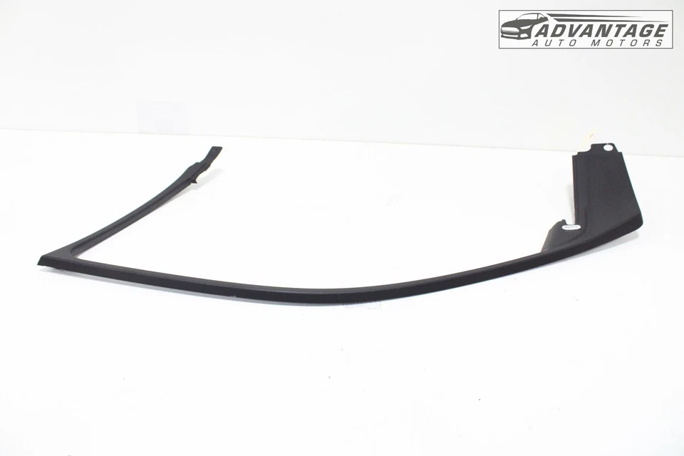 Chrysler 300 2012-2023 marco de ventana de puerta de pasajero delantero derecho moldura OEM Foto 2 de 4