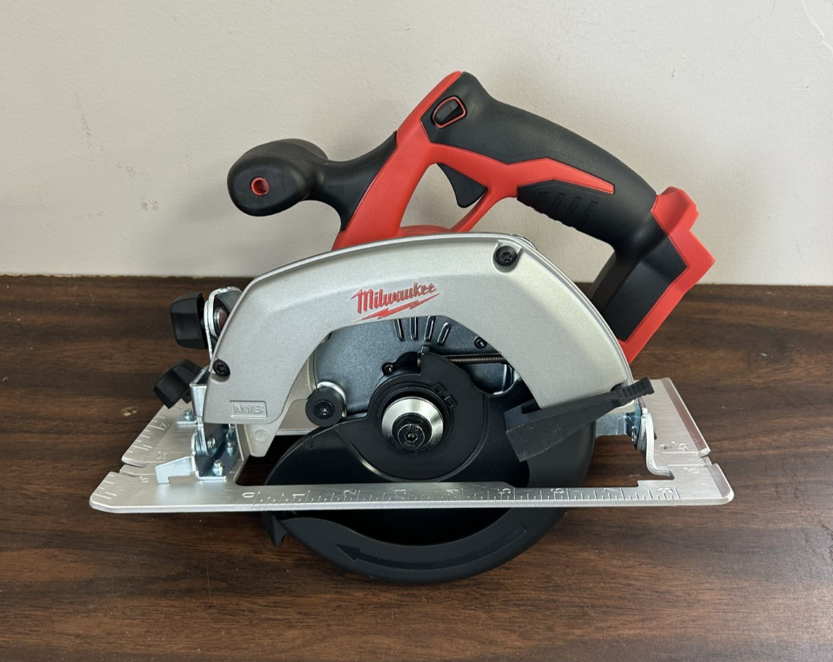 M18 Cordless Lithium-Ion 6-1/2" Circular Saw - 2630-20 - MILWAUKEE - BARE TOOL