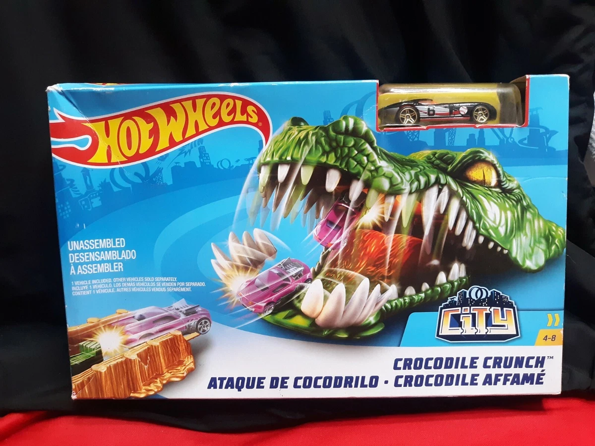 Hot Wheels Crocodile Crunch Play City Set Car and Track Set Race