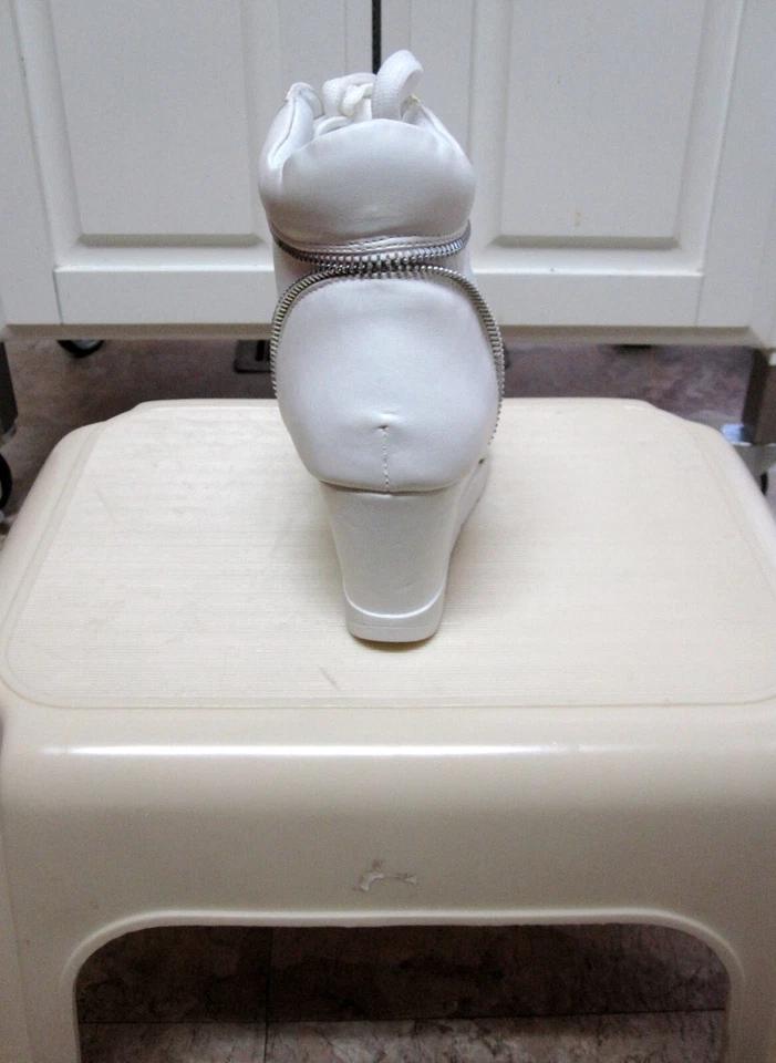 全新 女式 Forever Adriana-19 绗缝运动鞋 坡跟 白色 拉链口音 尺码 6 — 第 4/4 张图片