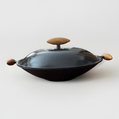   Hochwertiger Wok (Gusseisen) Deckel, frisch eingebrannt, massive Holzgriffe