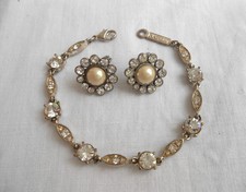 SET BRACCIALE NAPIER E ORECCHINI MONET PERLE E STRASS METALLO COLORE ARGENTO