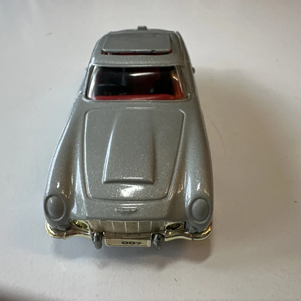 Corgi Aston Martin DB5 James Bond 007 - Silver 70021 (50M) - Image 4 of 4