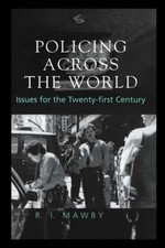 R.I. Mawby Policing Across the World (Taschen...