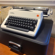 PRISTINE! 1972 Olympia SM9 ◇ serviced ◇ typewriter WIDE Germany w/ black case thumbnail