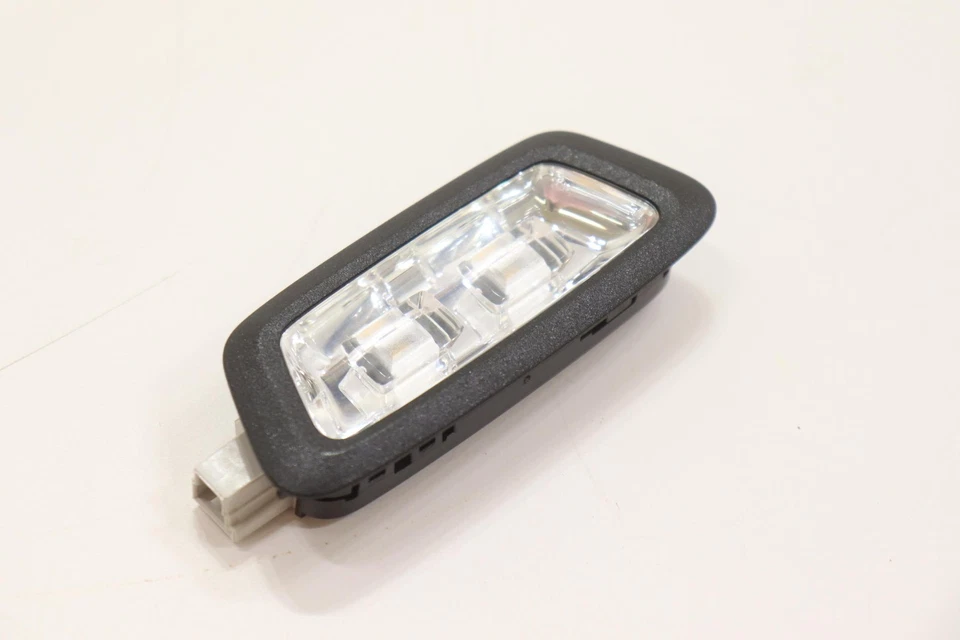 Luz interior Mercedes Clase GLC 2021 000-906-44-01-9051 Foto 3 de 4