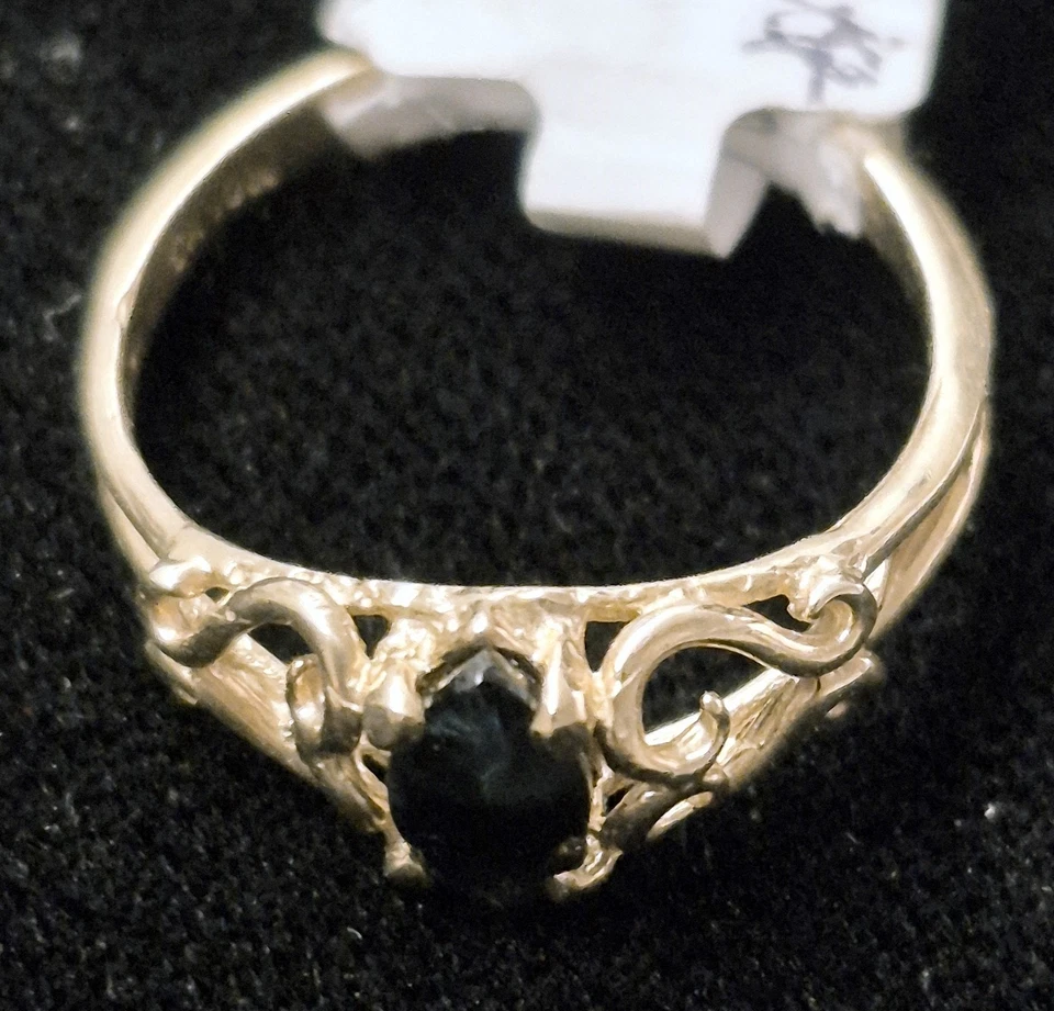 ANILLO CARIÑO ZAFIRO OSCURO ORO MACIZO 10KT TALLA 6 3/4 Foto 2 de 4