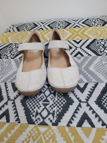 Worn Twice Stone Clarks Artisan Nubuck Mary Jane Comfort Shoes Size 4 EU 37 - Picture 3 of 18